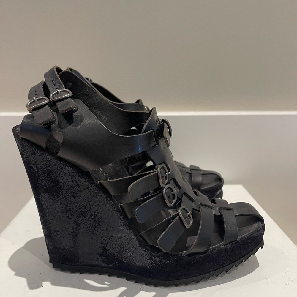 Pedro Garcia black wedge